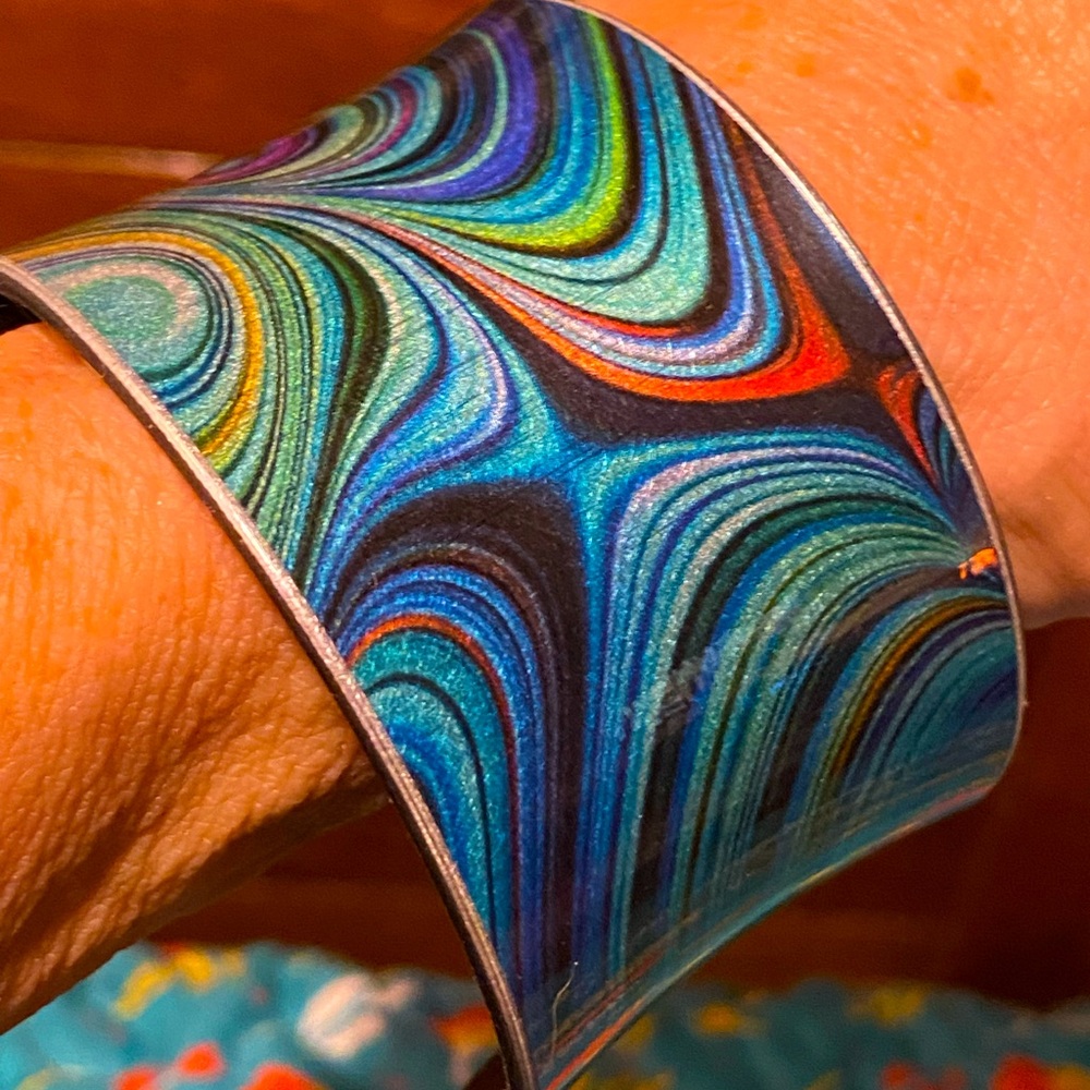 BUNDLE SALE 5/$25! Funky wide cuff,black lucite/multicolor metallic swirl - Picture 10 of 11